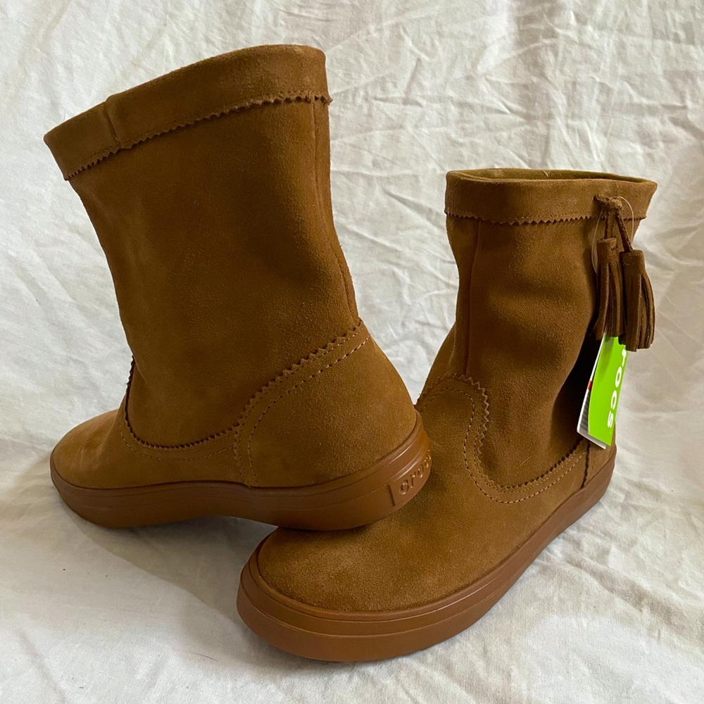 Women’s size W10 Crocs Lodgepoint Suede Booties